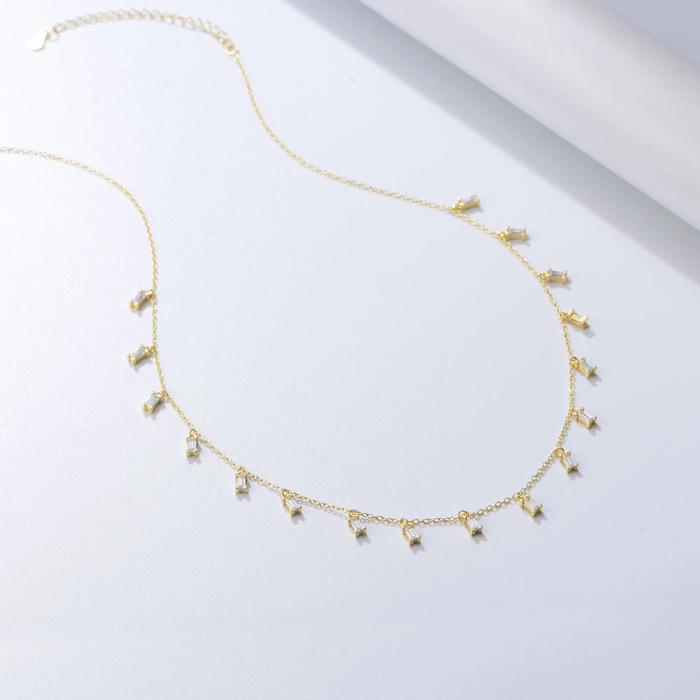 Sparkling Silver Necklace: Timeless Elegance 1