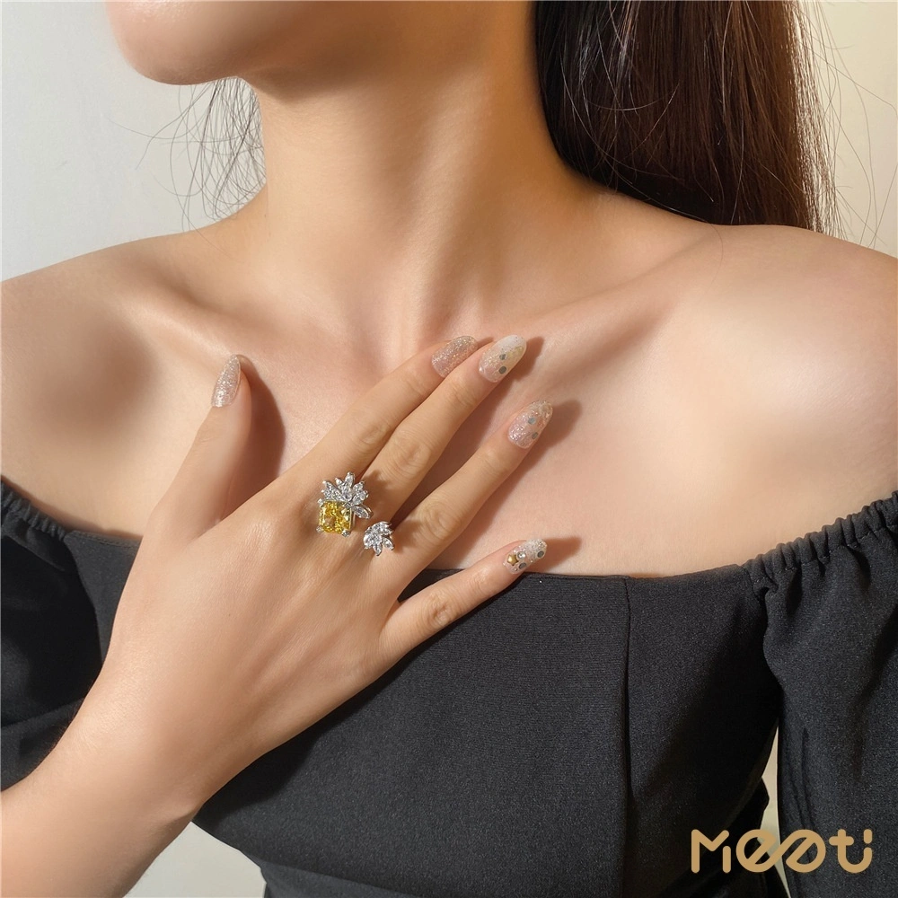 Xotini yashirincha sikilgan paytda uning yonida bir erkak uxlaydi. Videoni tomosha qiling va uch marta boqing.