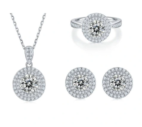 Gorgeous Moissanite Engagement Ring - Luxurious and Budget-Friendly 1